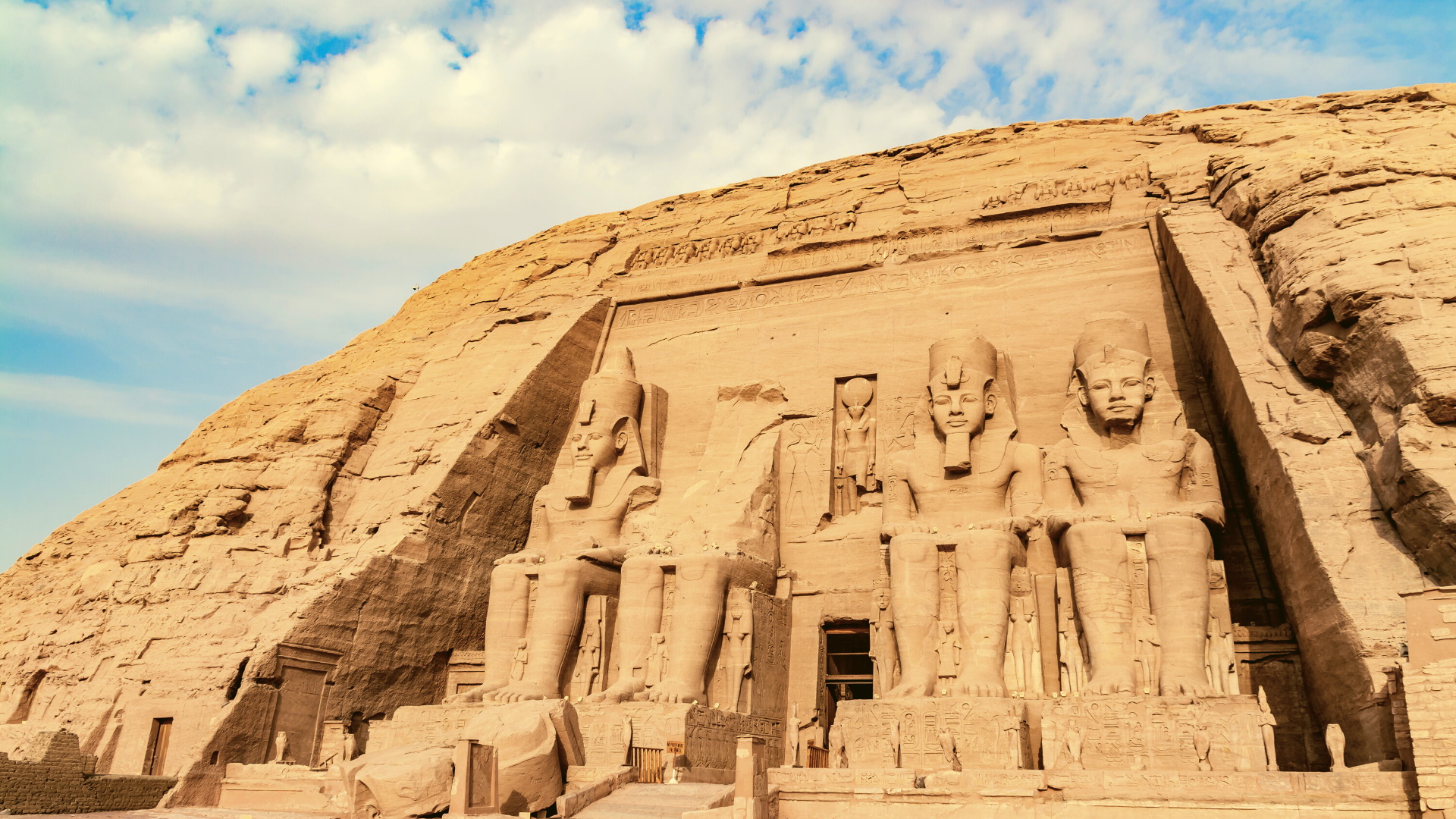 Granada, una de las ciudades escogida para operar el primer charter mundial directo al aeropuerto Abu Simbel en Egipto. 